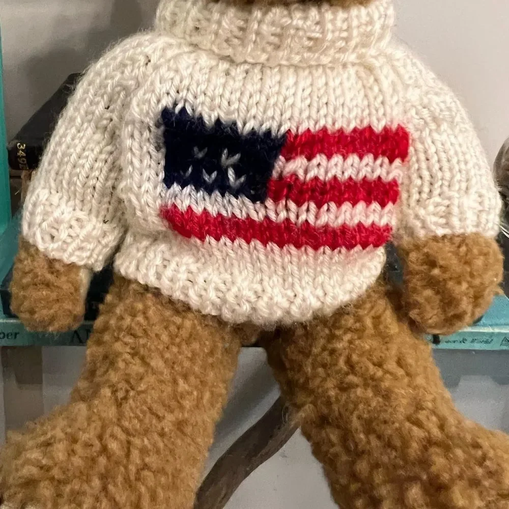 Vintage 1995 Berkeley Designs Bear in Patriotic American Flag Sweater. EUC. USA